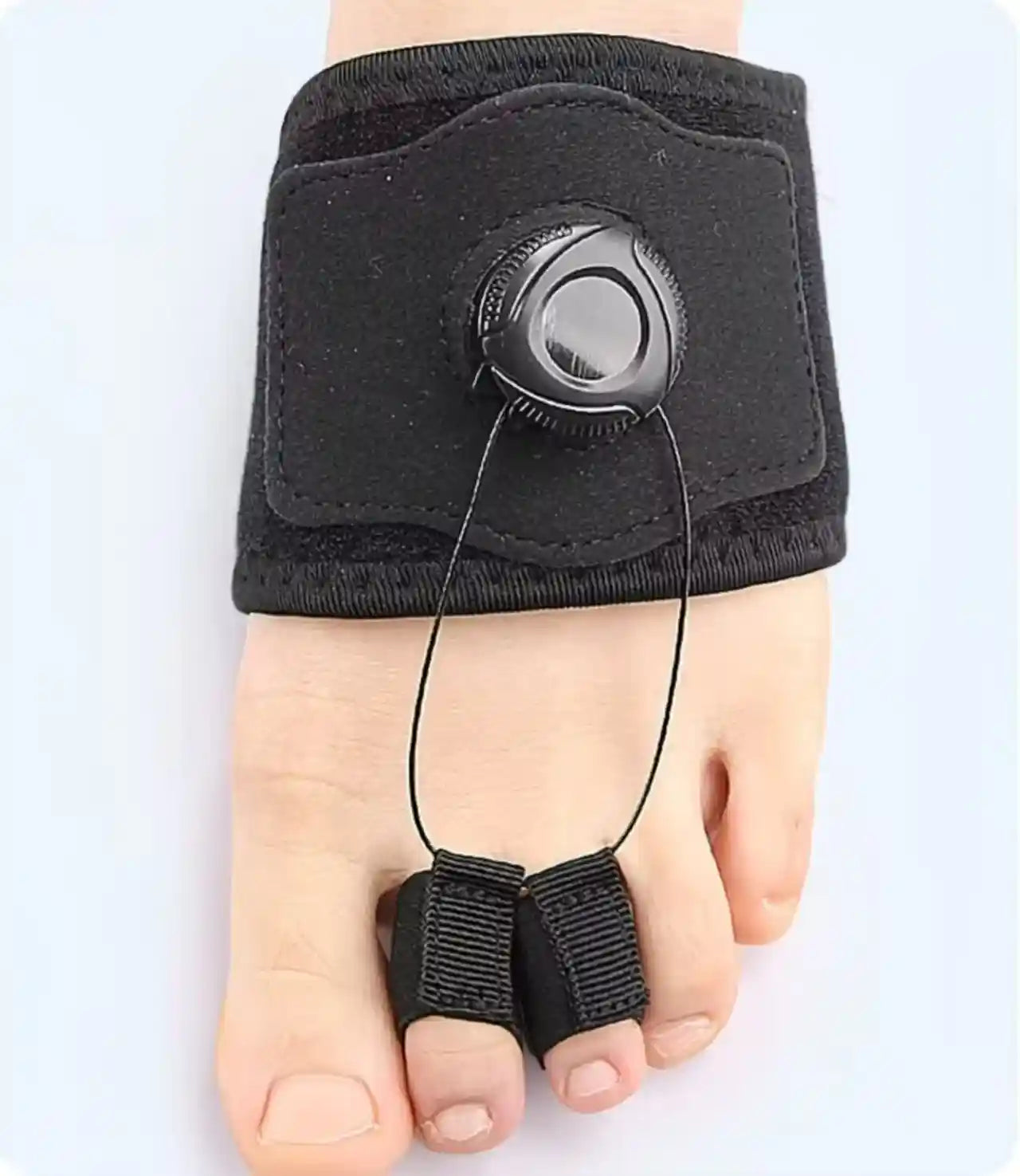 Adjustable toe support designed for everyday comfort and a personalized fit.