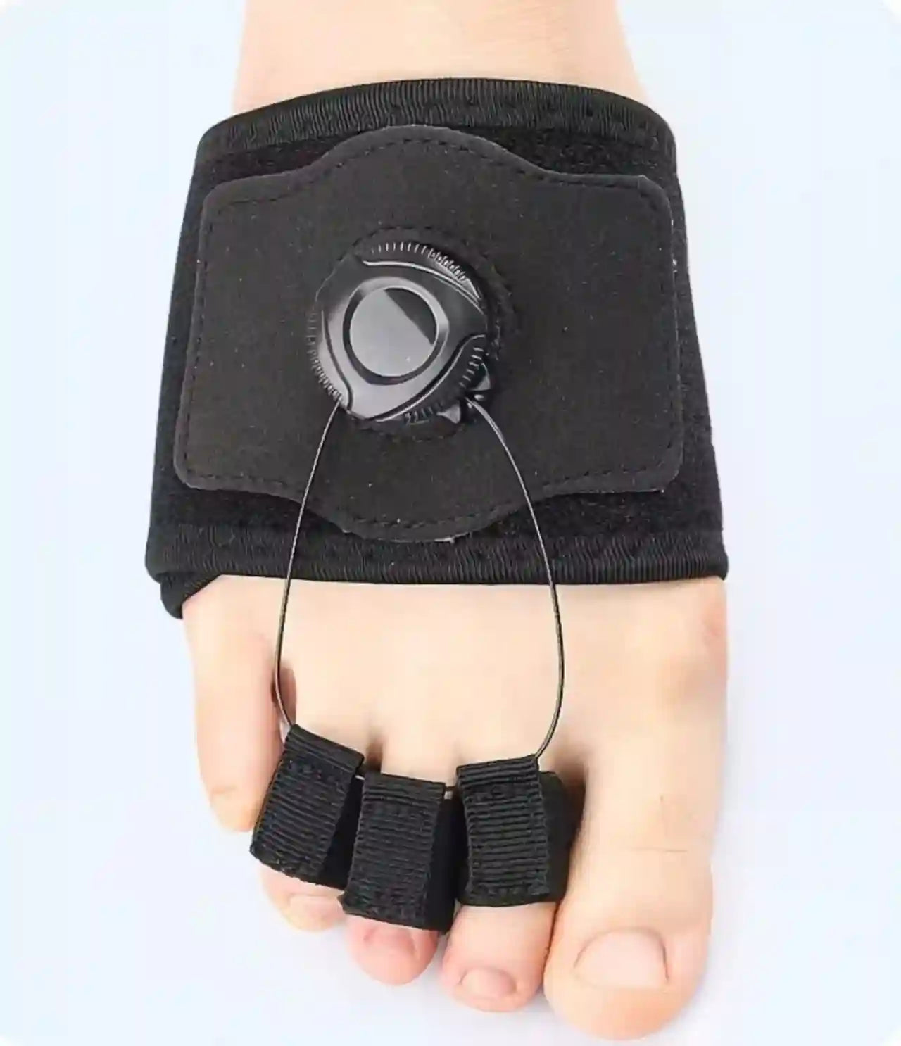 Adjustable toe support designed for everyday comfort and a personalized fit.